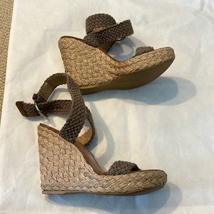 Stuart Weitzman Alex wedge 7.5